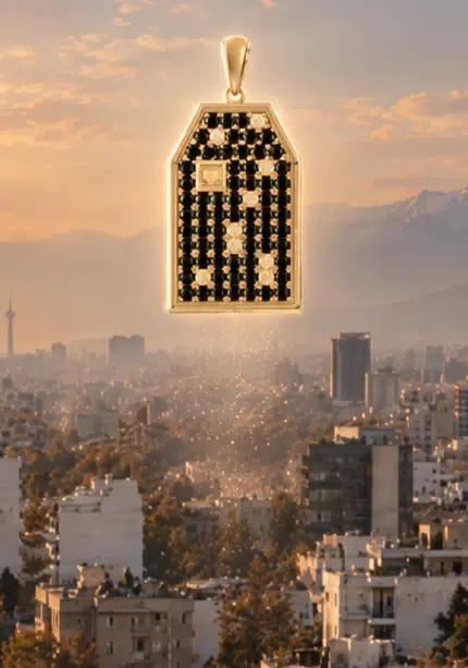 آویز دور اما نزدیک بر فراز شهر